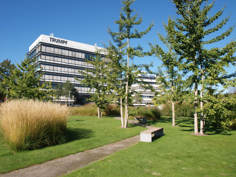 Die Firma Trumpf ist einer der großen Arbeitgeber und prägenden Firmen in Ditzingen bei Stuttgart.
